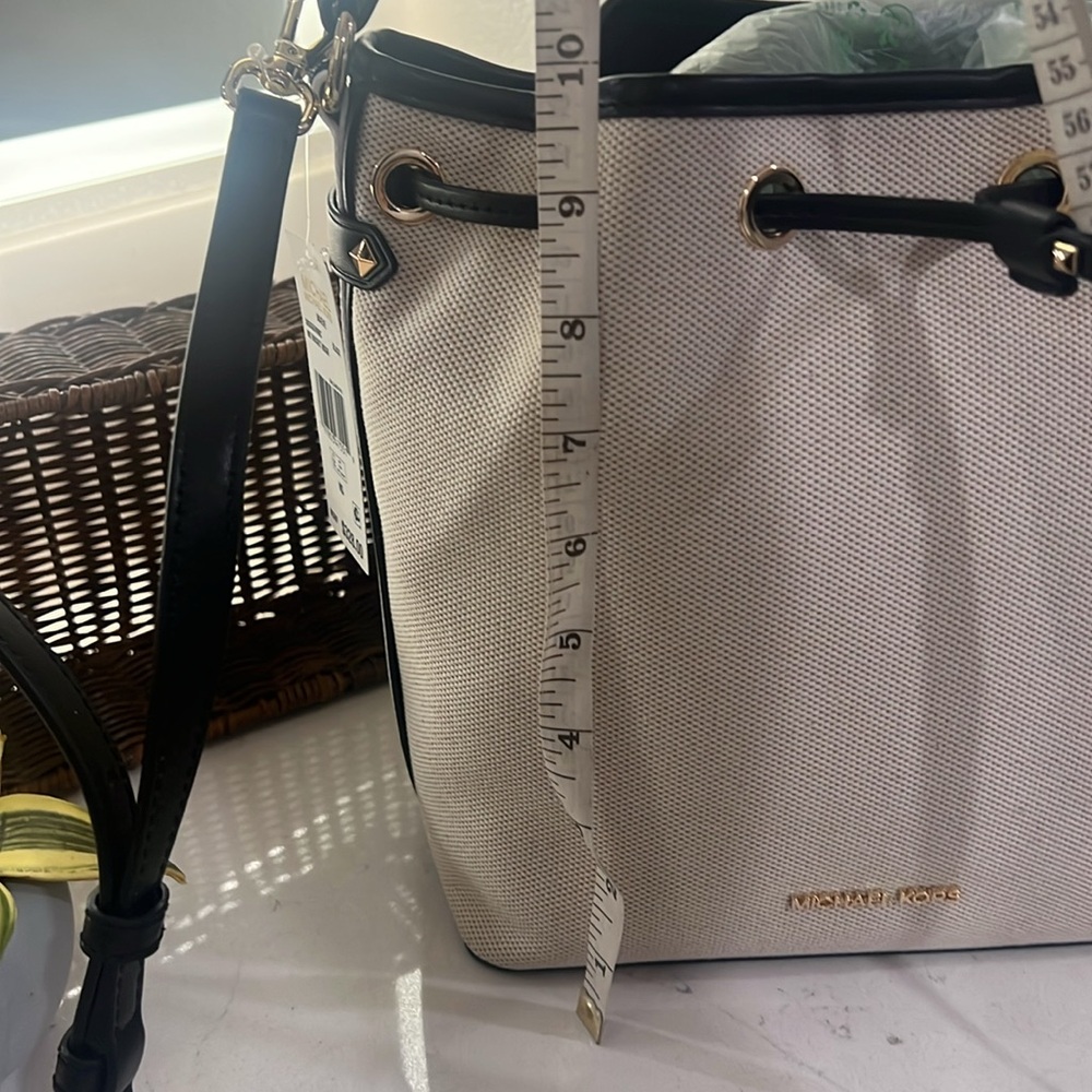 Michael Kors Black and cream Shoulder bucket Bag NWT $328 retail price - Picture 13 of 13